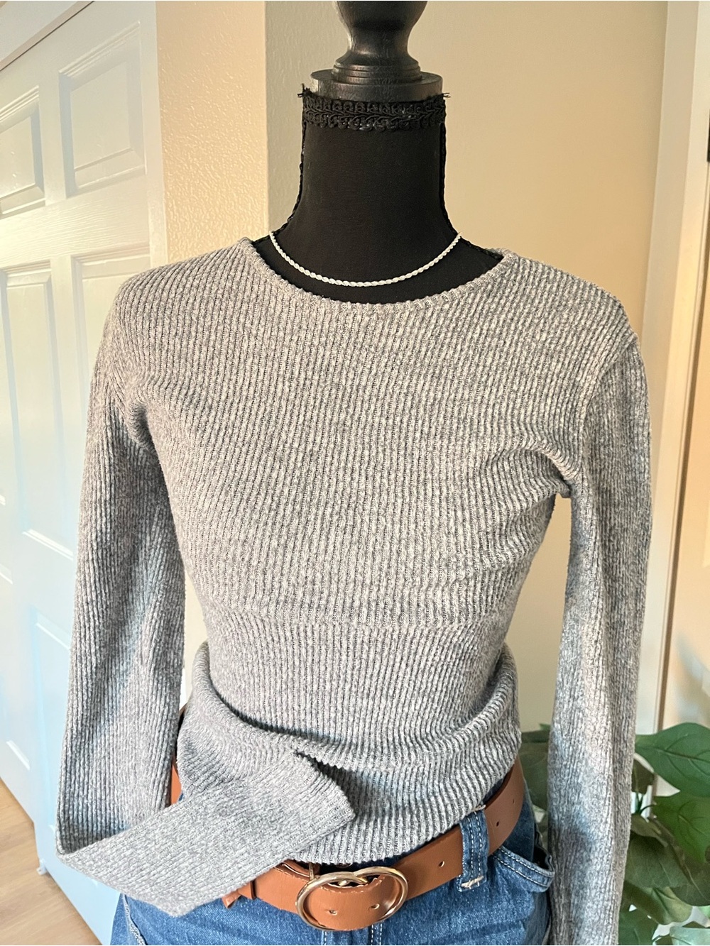 Gray Ribbed Knit Top Medium - Picture 4 of 6
